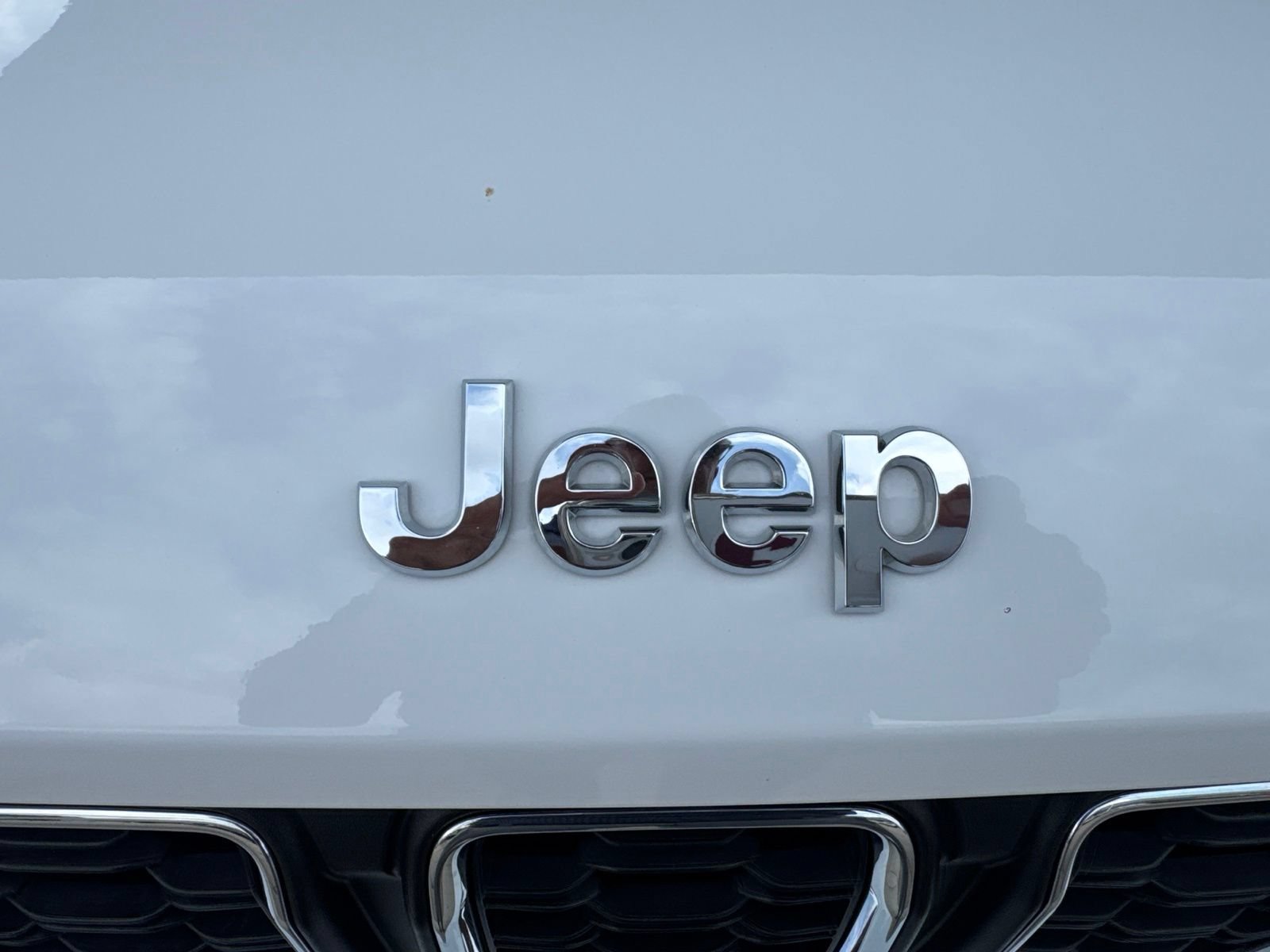 Used 2023 Jeep Grand Cherokee Laredo X AWD/4WD image 13
