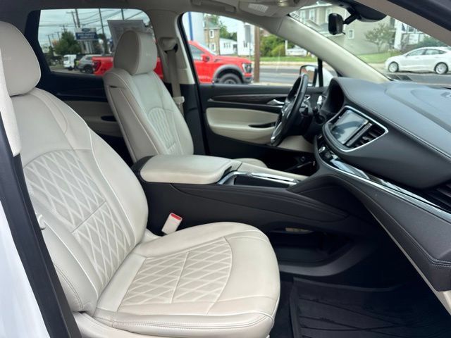 Used 2022 Buick Enclave Avenir w/ Avenir Technology Package AWD/4WD image 34