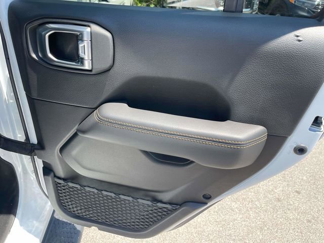 Used 2021 Jeep Wrangler Unlimited Sahara AWD/4WD image 25