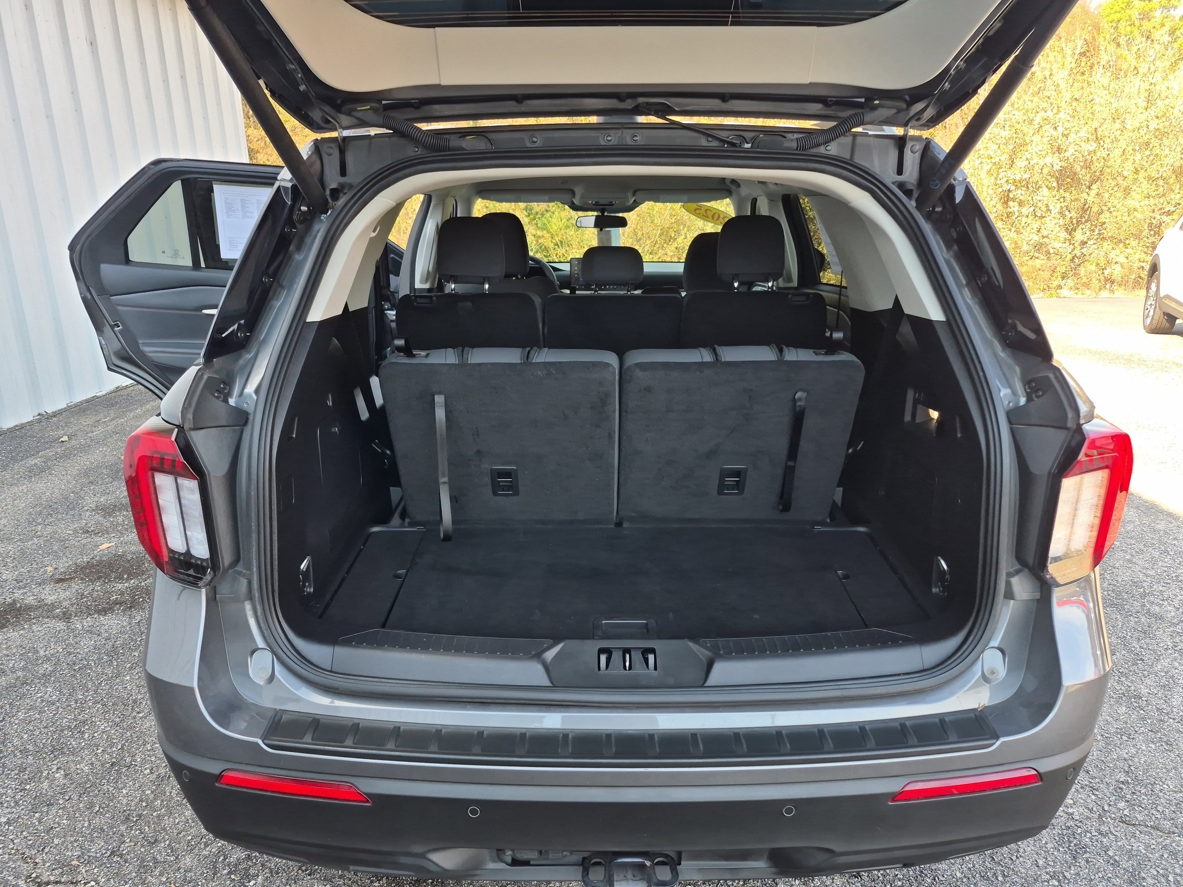 Certified 2025 Ford Explorer Active image 17