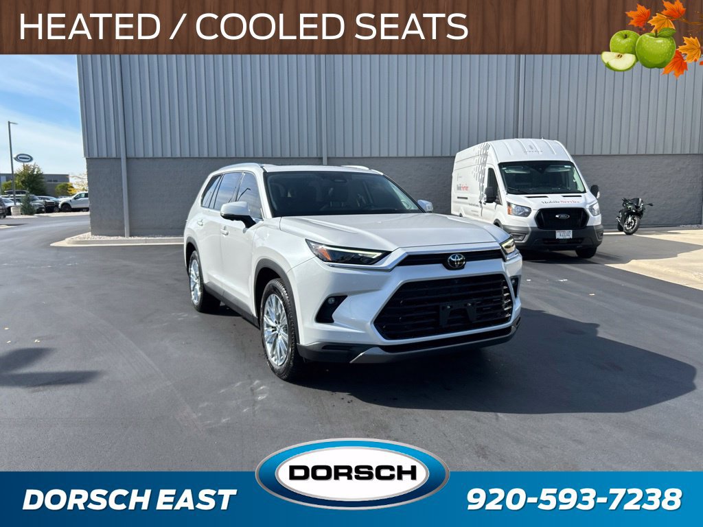 Used 2024 Toyota Grand Highlander AWD image 3