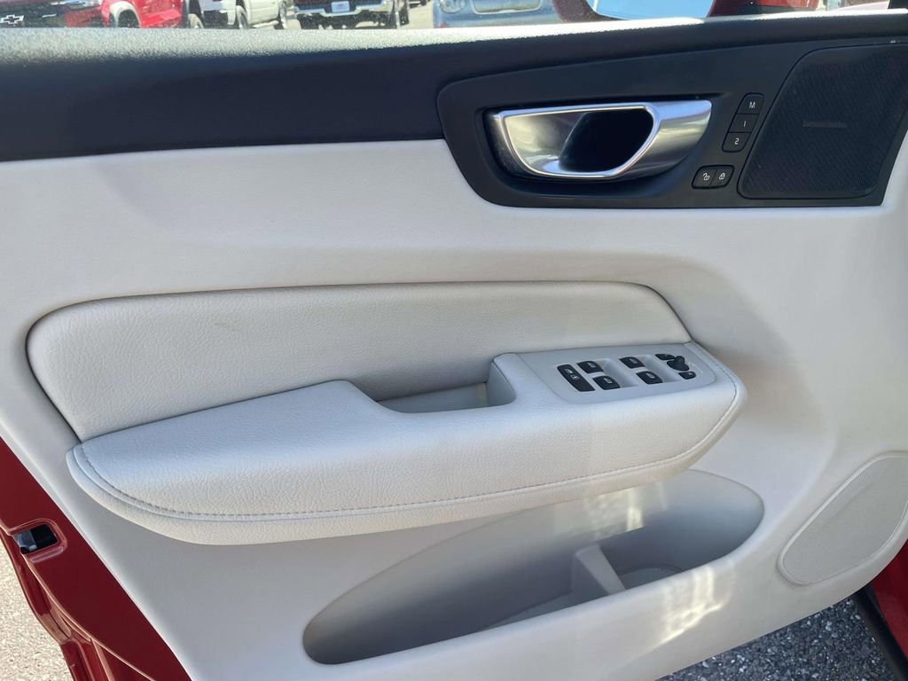 Used 2020 Volvo XC60 T5 Inscription image 16