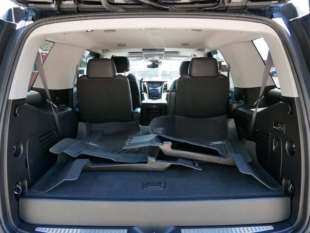 Used 2019 Cadillac Escalade Premium Luxury w/ LPO, Radiant Package AWD/4WD image 10