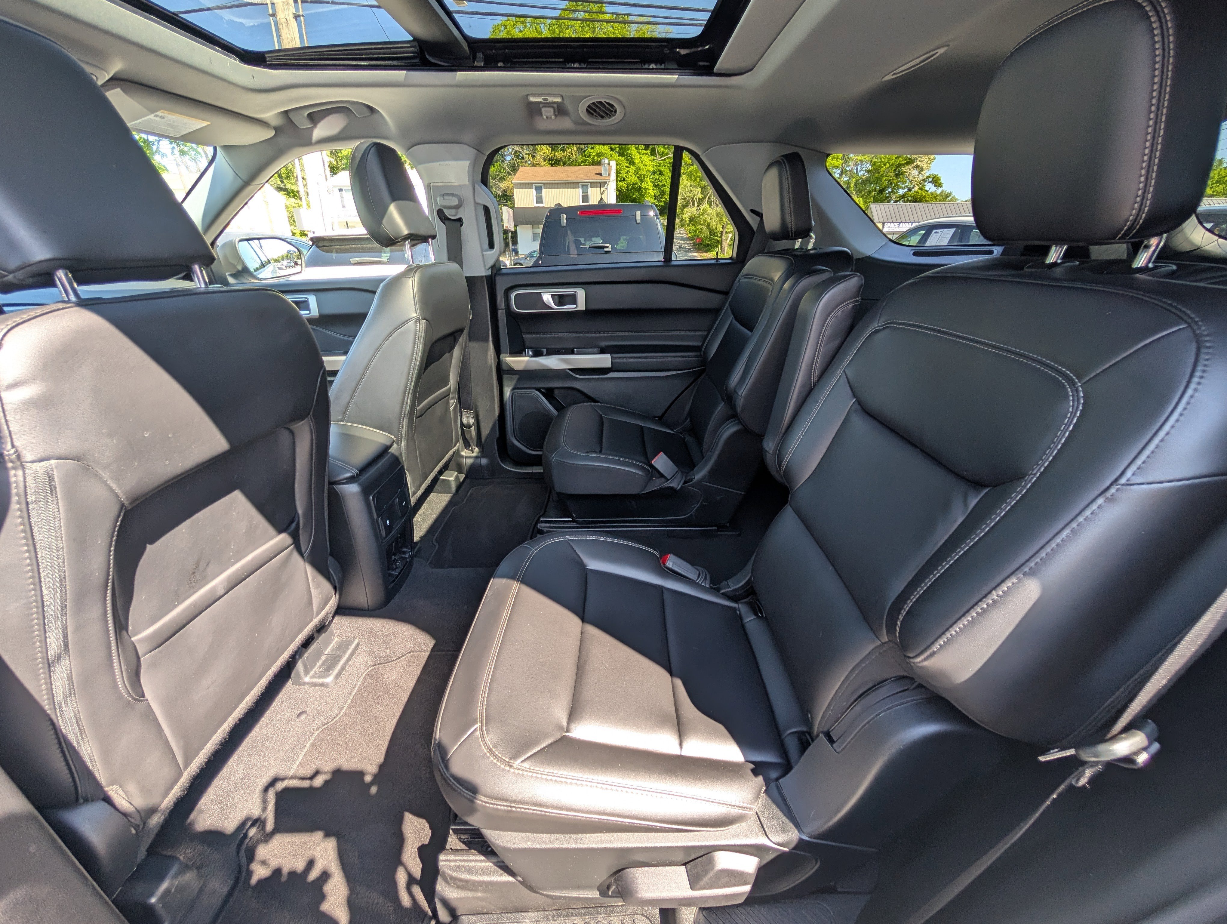 Certified 2023 Ford Explorer XLT w/ Equipment Group 202A AWD/4WD image 18