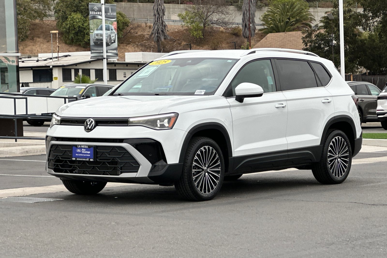 Used 2025 Volkswagen Taos SE FWD image 7