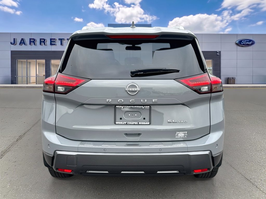 Used 2025 Nissan Rogue SL AWD/4WD image 6