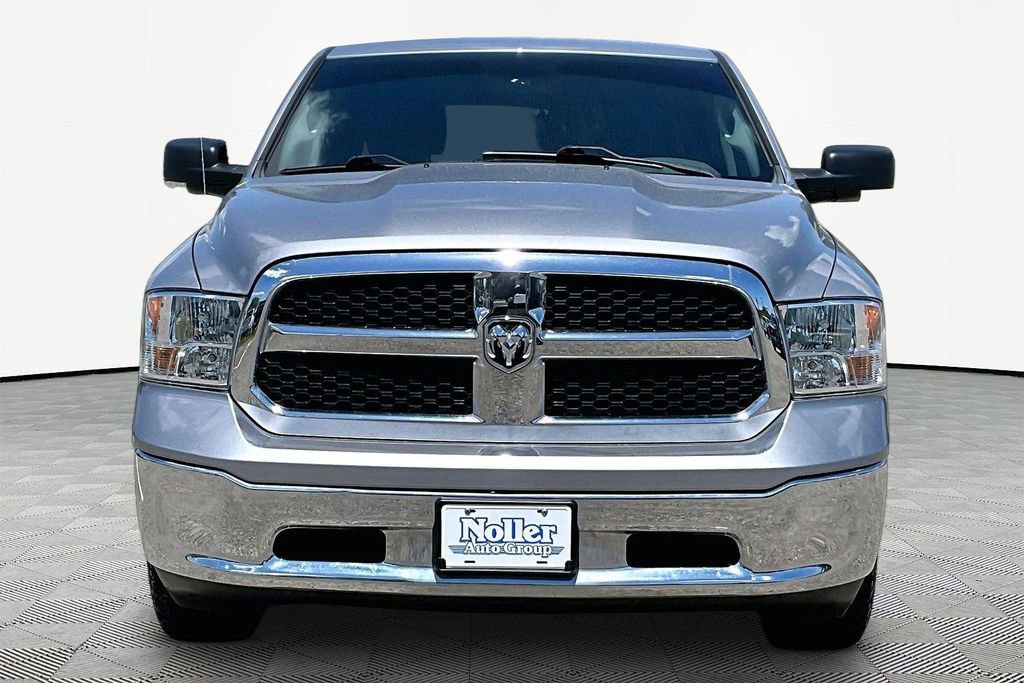 Used 2020 RAM 1500 Classic SLT w/ Luxury Group RWD image 3