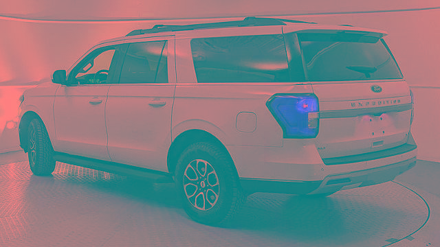 Certified 2024 Ford Expedition Max XLT image 3