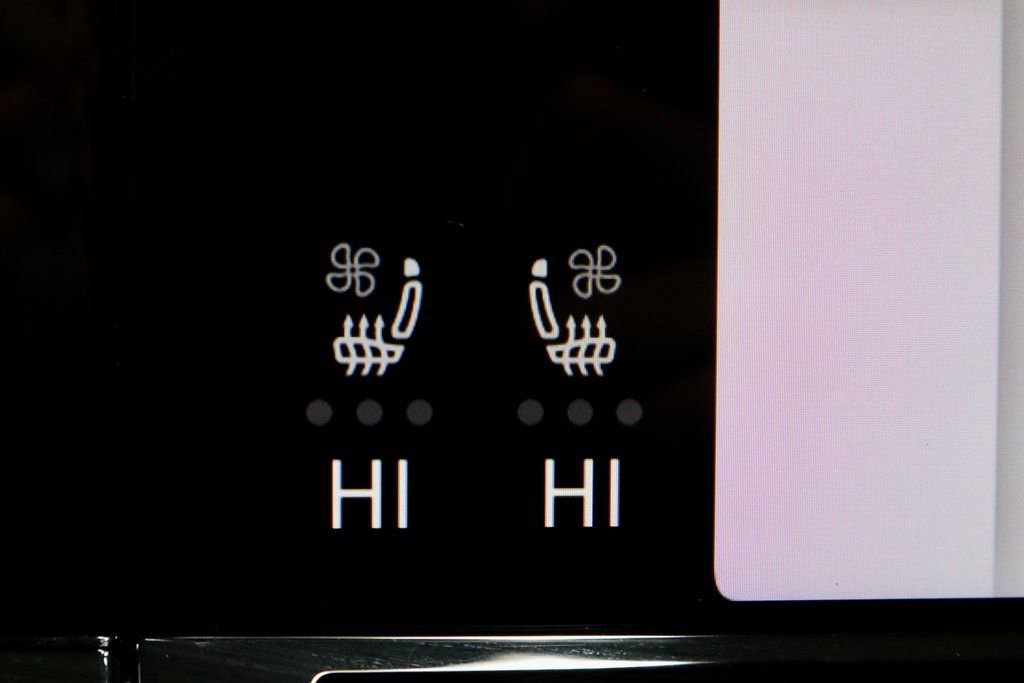 Used 2025 Volkswagen Atlas SE image 11