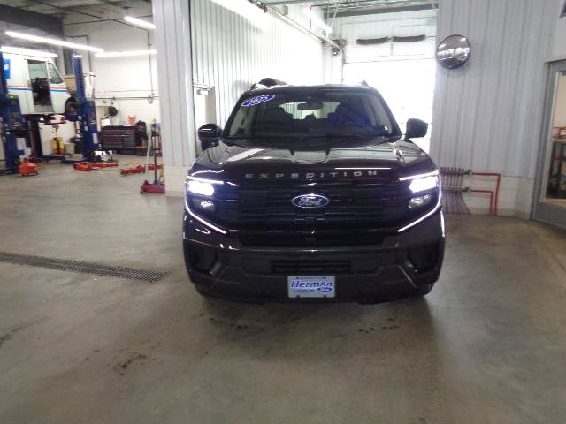 Certified 2025 Ford Expedition Active AWD/4WD image 2