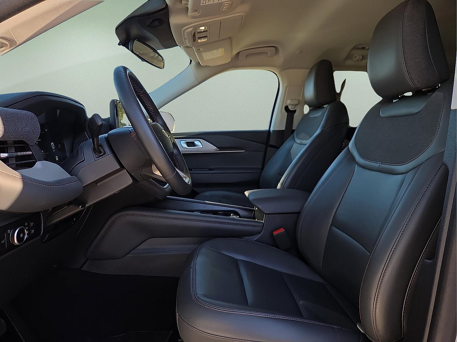 Certified 2025 Ford Explorer Active w/ Active Comfort Package RWD image 15