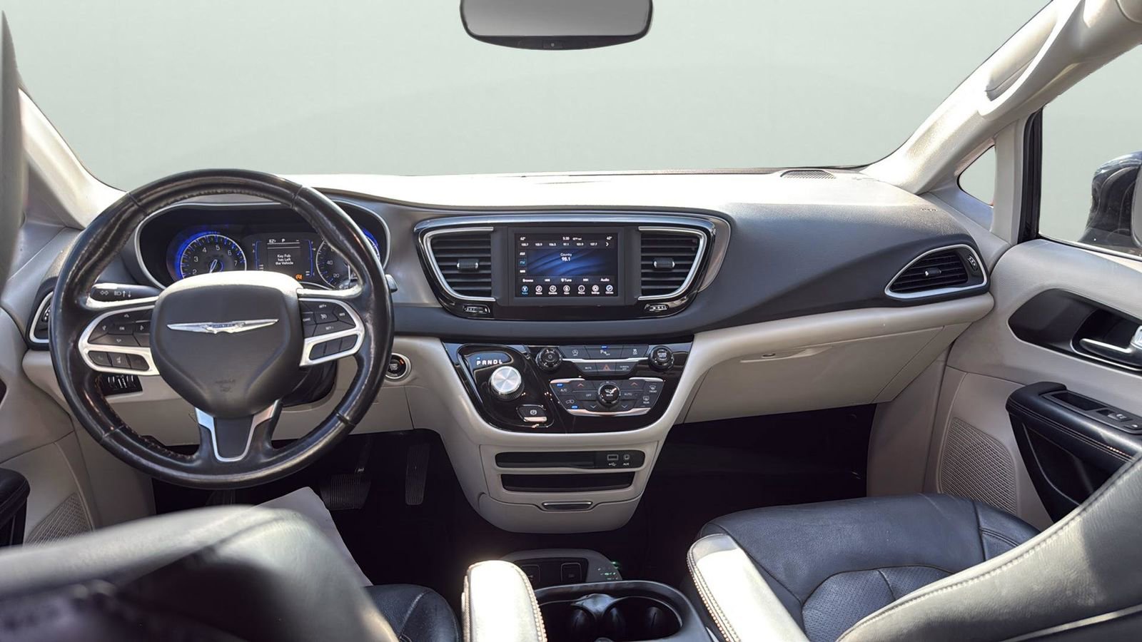 Used 2020 Chrysler Pacifica Touring-L FWD image 22