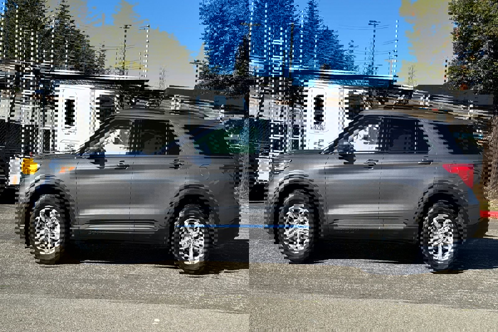 Certified 2022 Ford Explorer XLT w/ Equipment Group 202A image 7