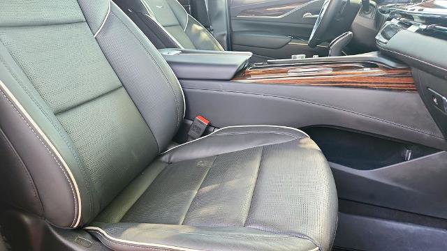 Used 2024 Cadillac Escalade Premium Luxury image 38