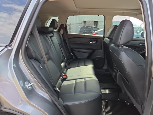 Used 2023 Nissan Rogue SV w/ SV Premium B Package FWD image 14