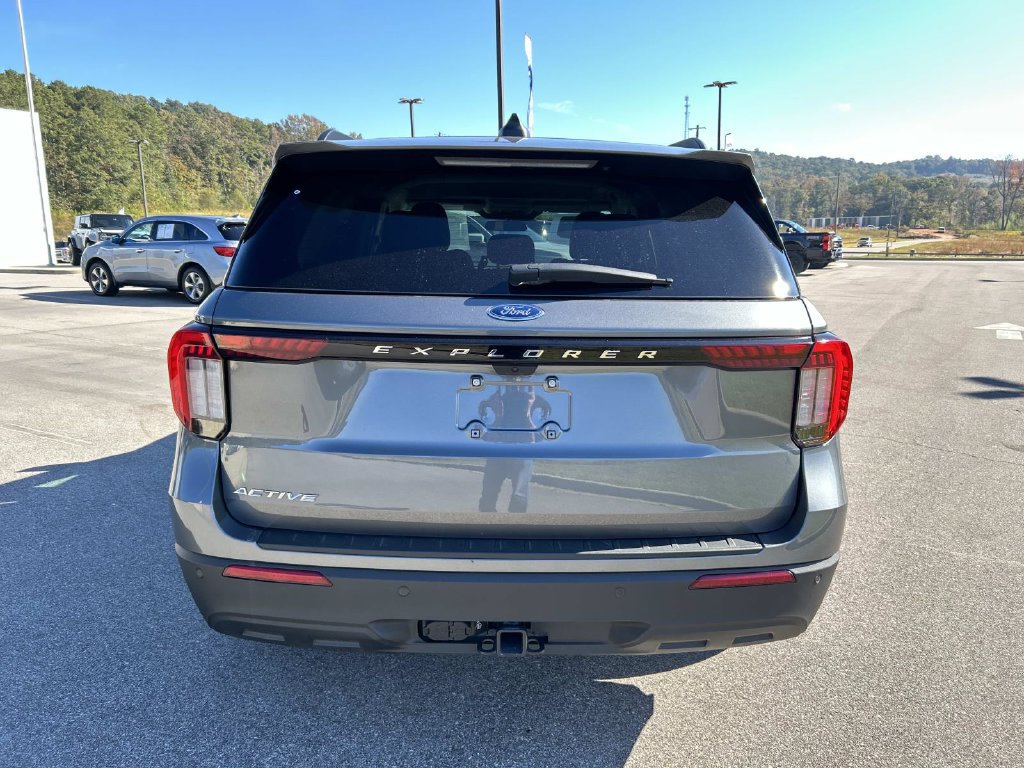 Certified 2026 Ford Explorer Active RWD image 4
