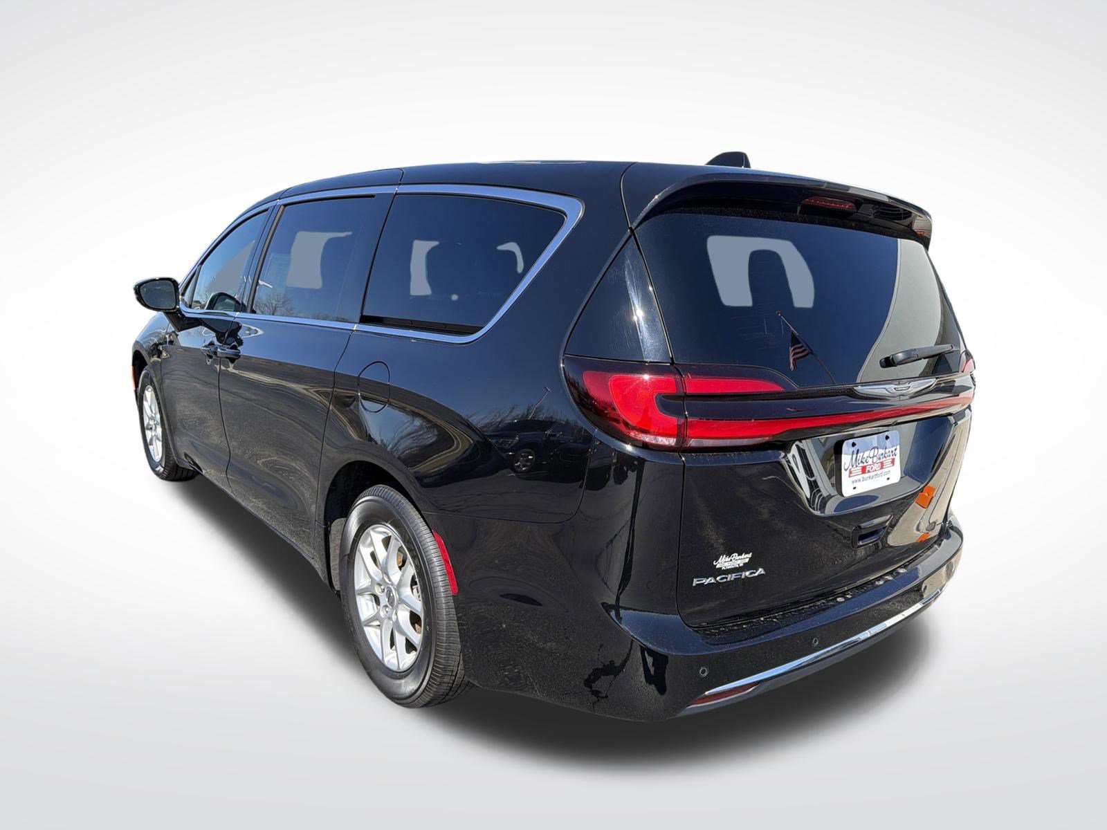 Used 2025 Chrysler Pacifica Select image 7