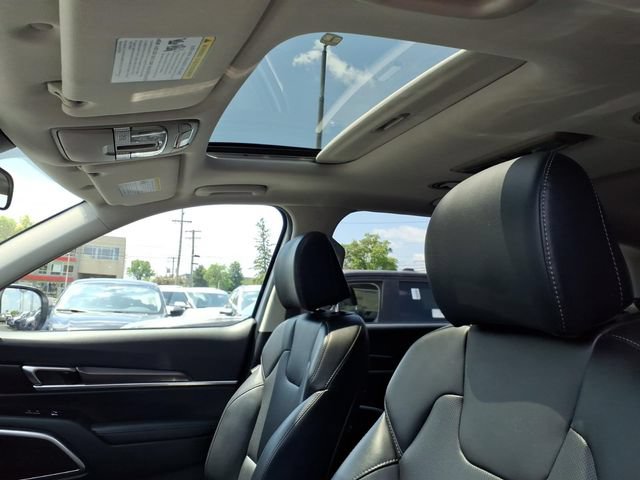 Used 2025 Kia Telluride S AWD/4WD image 19