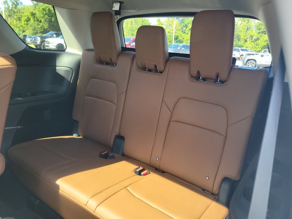 Used 2025 Nissan Pathfinder Platinum AWD/4WD image 12