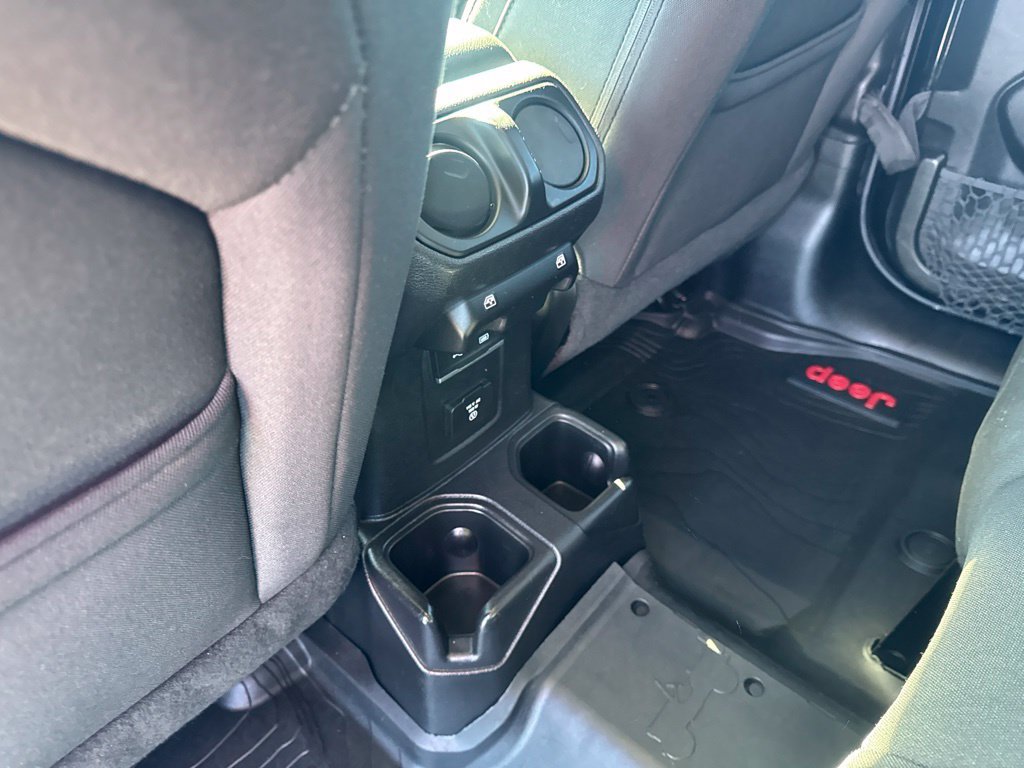 Used 2019 Jeep Wrangler Unlimited Sahara w/ Uconnect 4C Nav & Sound Group AWD/4WD image 30