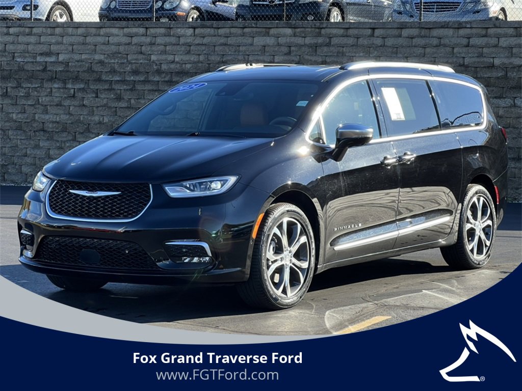 Used 2024 Chrysler Pacifica Pinnacle w/ Trailer Tow Group