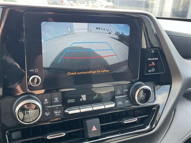 Used 2023 Toyota Highlander LE image 36