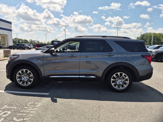 Certified 2025 Ford Explorer Active w/ Active Comfort Package AWD/4WD image 7