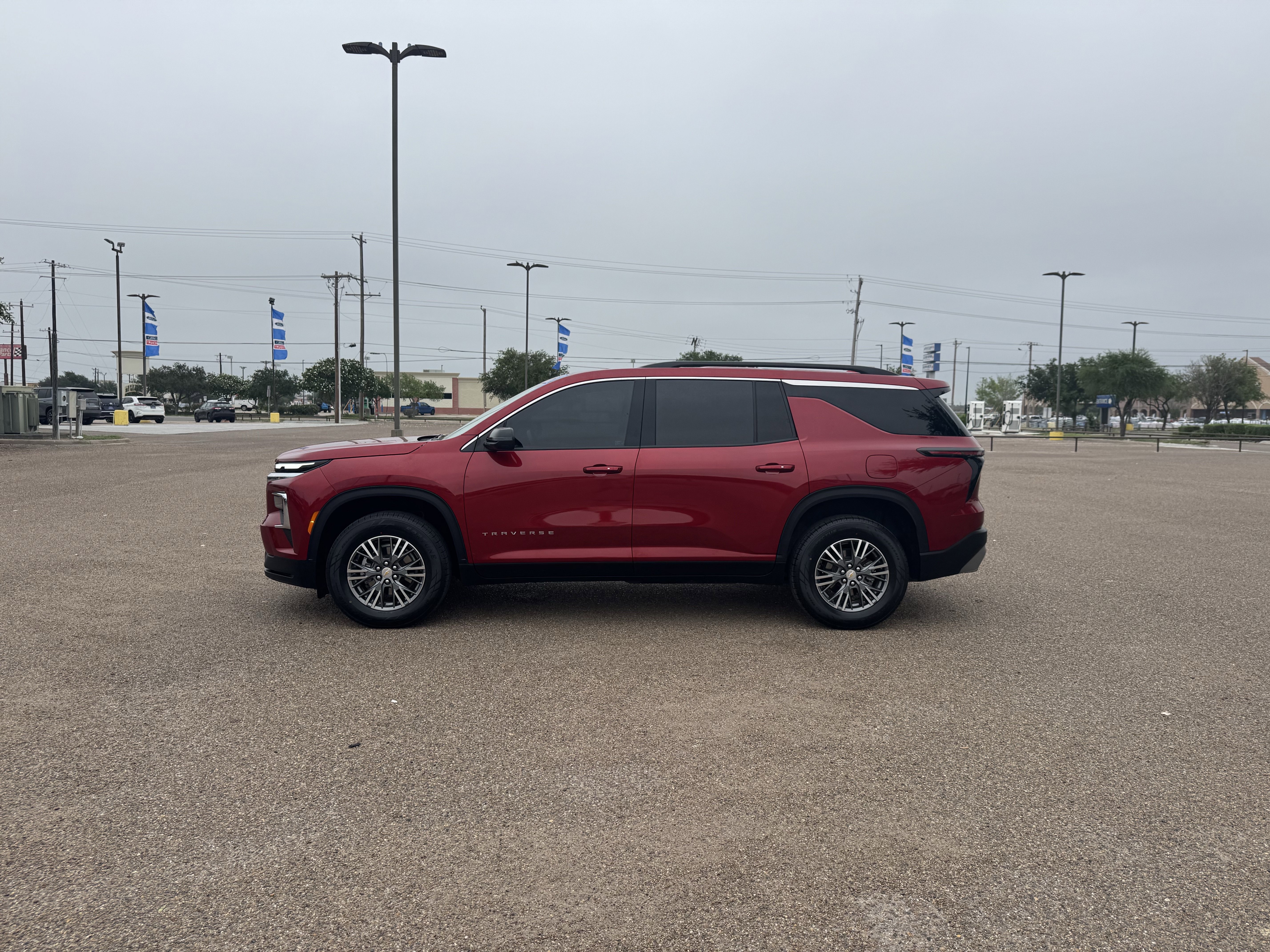 Used 2025 Chevrolet Traverse LT w/ LPO, Floor Liner Package FWD image 2