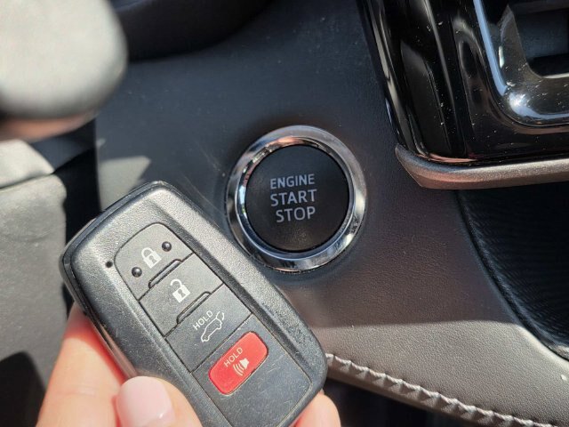 Used 2022 Toyota Highlander XLE FWD image 25