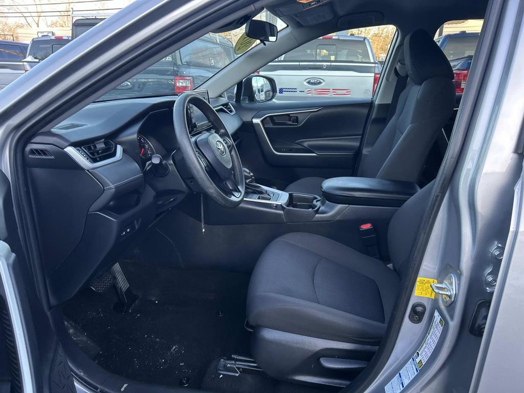 Used 2019 Toyota RAV4 LE image 11