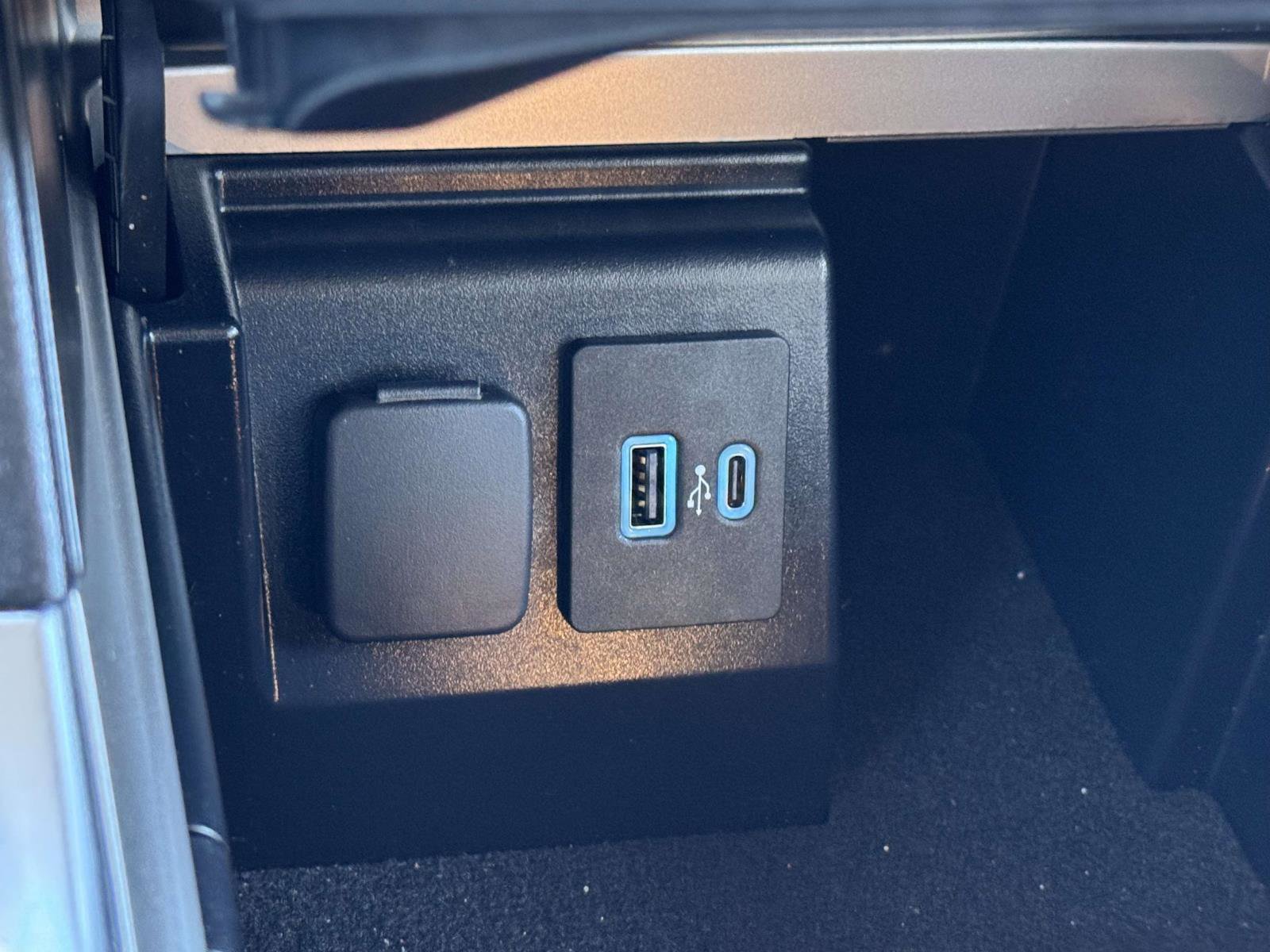 Certified 2022 Ford Explorer XLT w/ Equipment Group 202A image 25