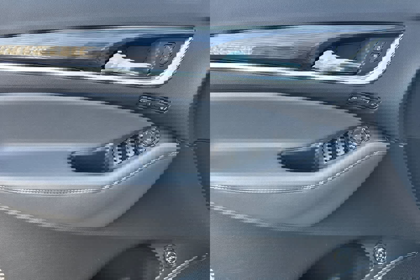 Used 2024 Buick Enclave Premium image 12