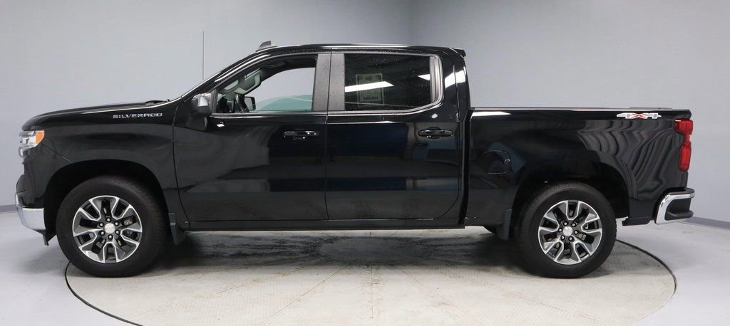 Used 2024 Chevrolet Silverado 1500 LT image 2