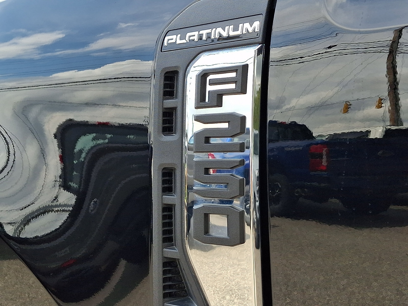 Certified 2024 Ford F250 Platinum w/ FX4 Off-Road Package AWD/4WD image 31