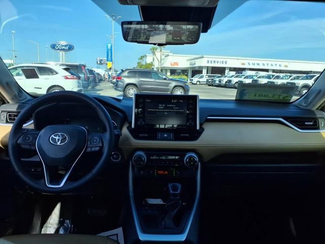 Used 2020 Toyota RAV4 Limited image 15