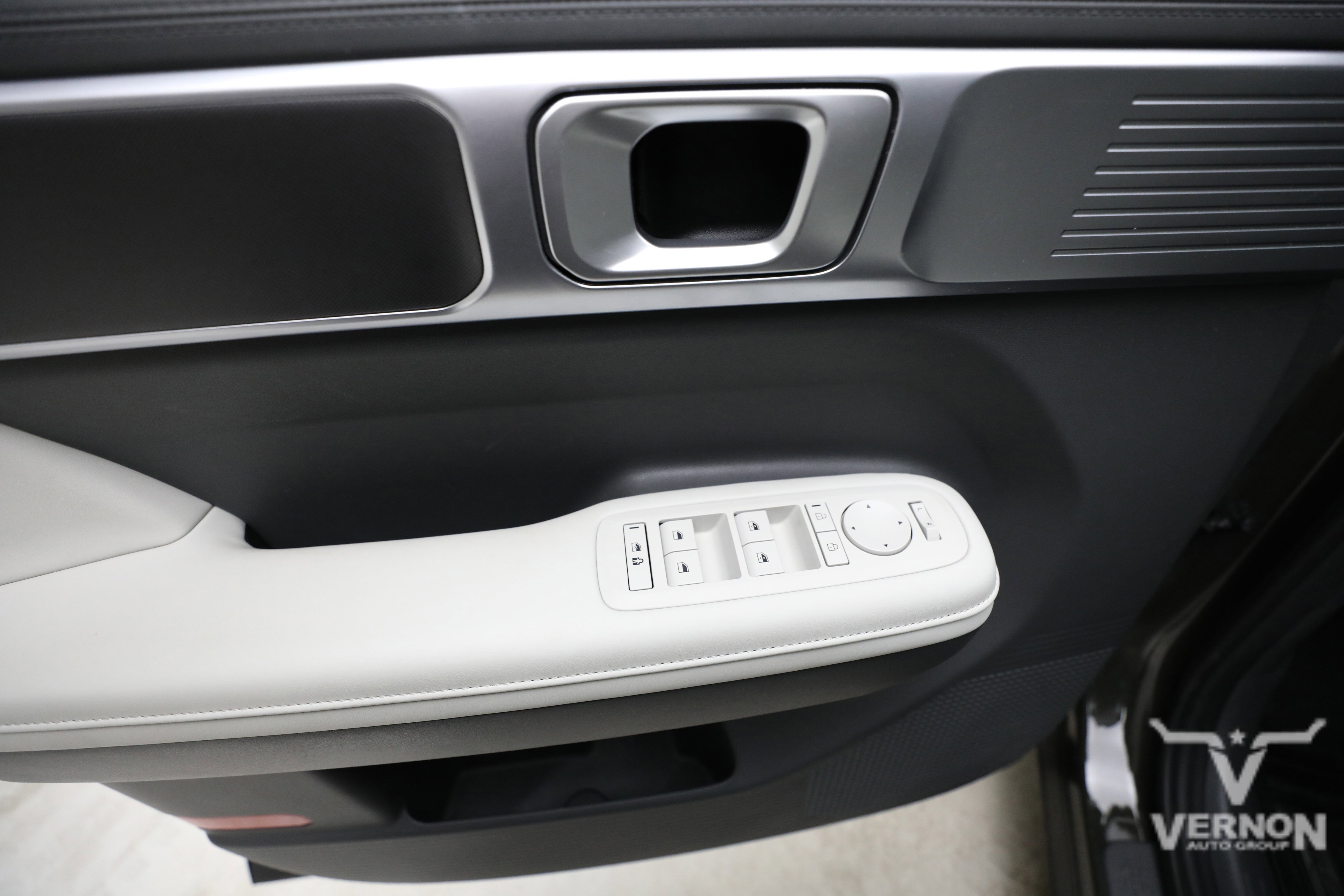 Used 2025 Hyundai Santa Fe SEL FWD image 18