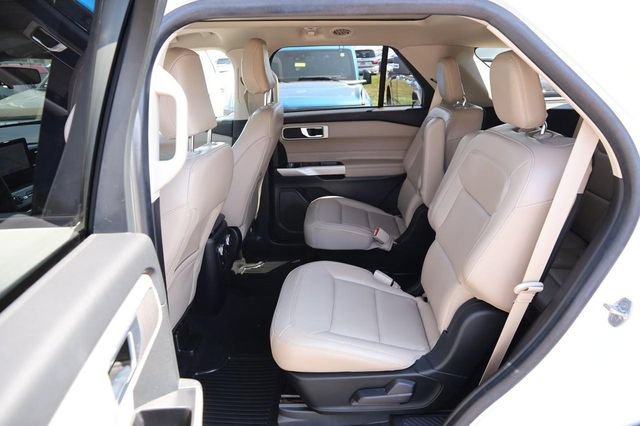 Certified 2021 Ford Explorer XLT w/ Equipment Group 202A AWD/4WD image 11
