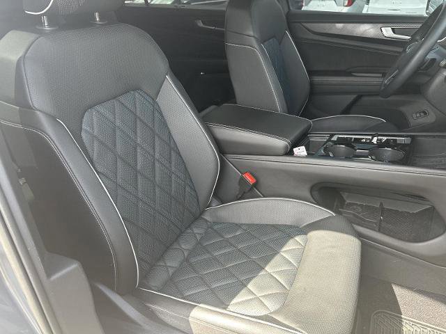 Used 2025 Volkswagen Atlas Cross Sport SEL Premium R-Line image 17