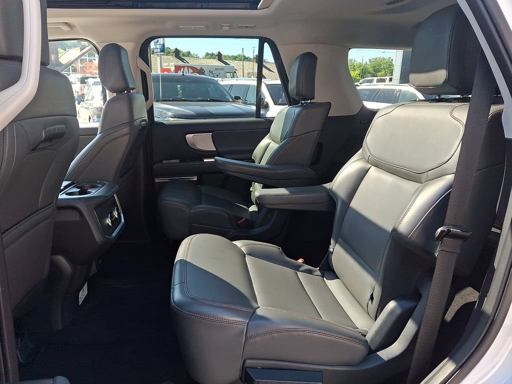 Certified 2025 Ford Expedition Active AWD/4WD image 10