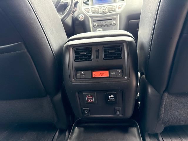 Used 2018 Nissan Pathfinder SL AWD/4WD image 38