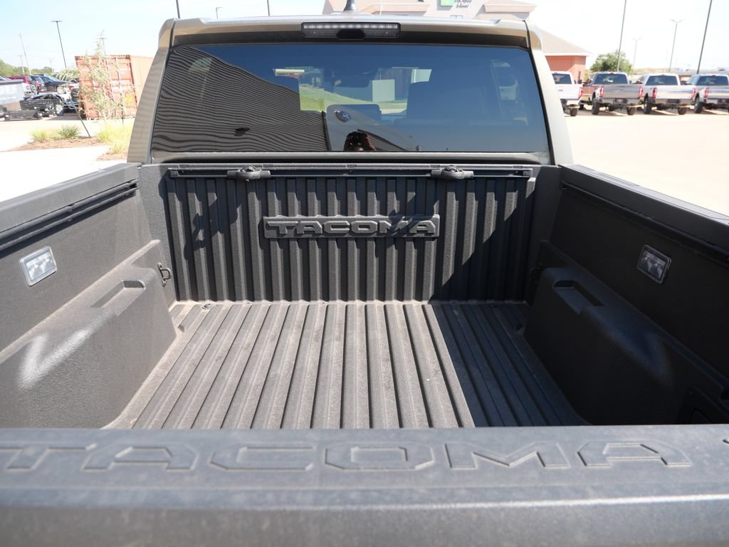 Used 2025 Toyota Tacoma TRD Off-Road AWD/4WD image 15