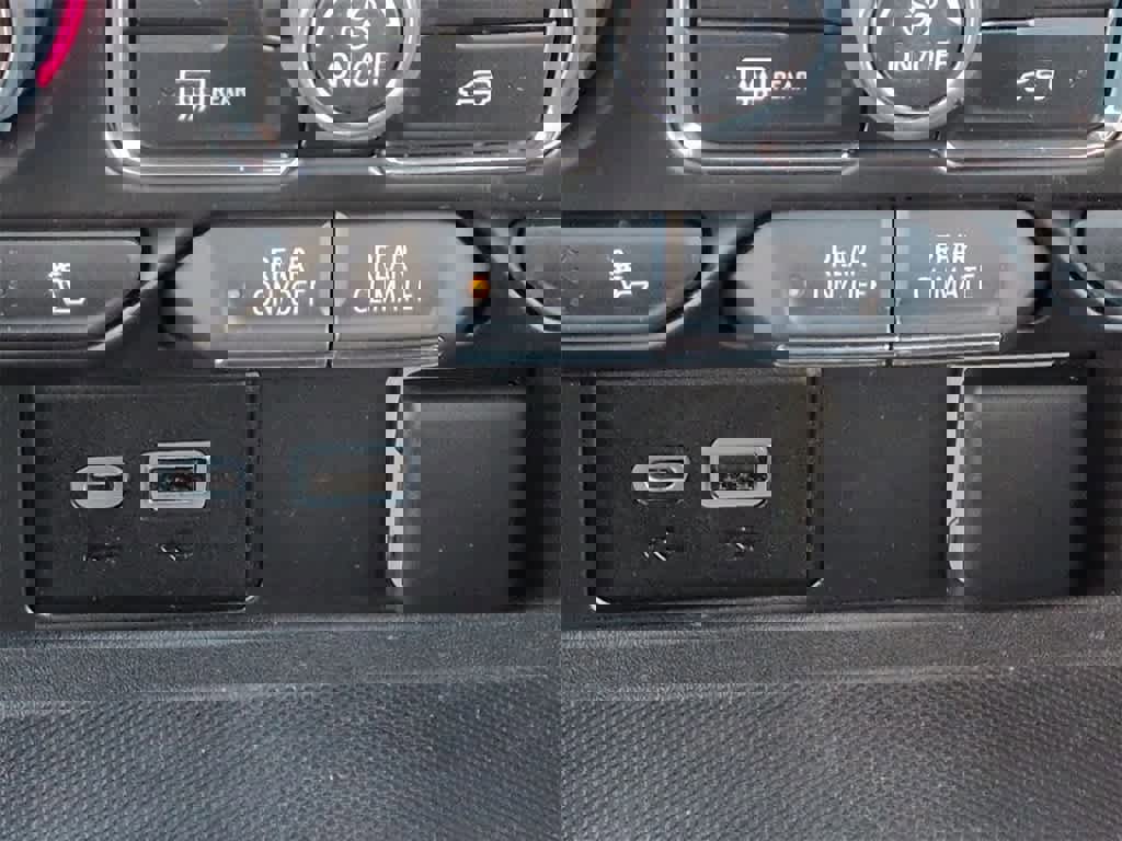 Used 2022 Chevrolet Suburban RST image 31