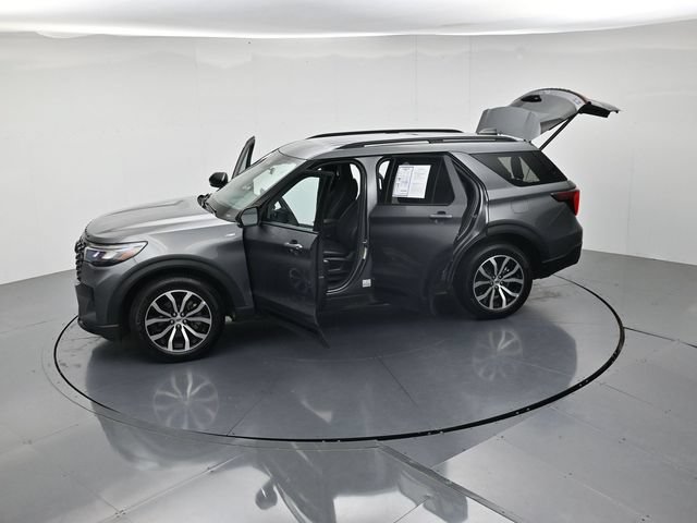 Certified 2025 Ford Explorer ST-Line AWD/4WD image 50