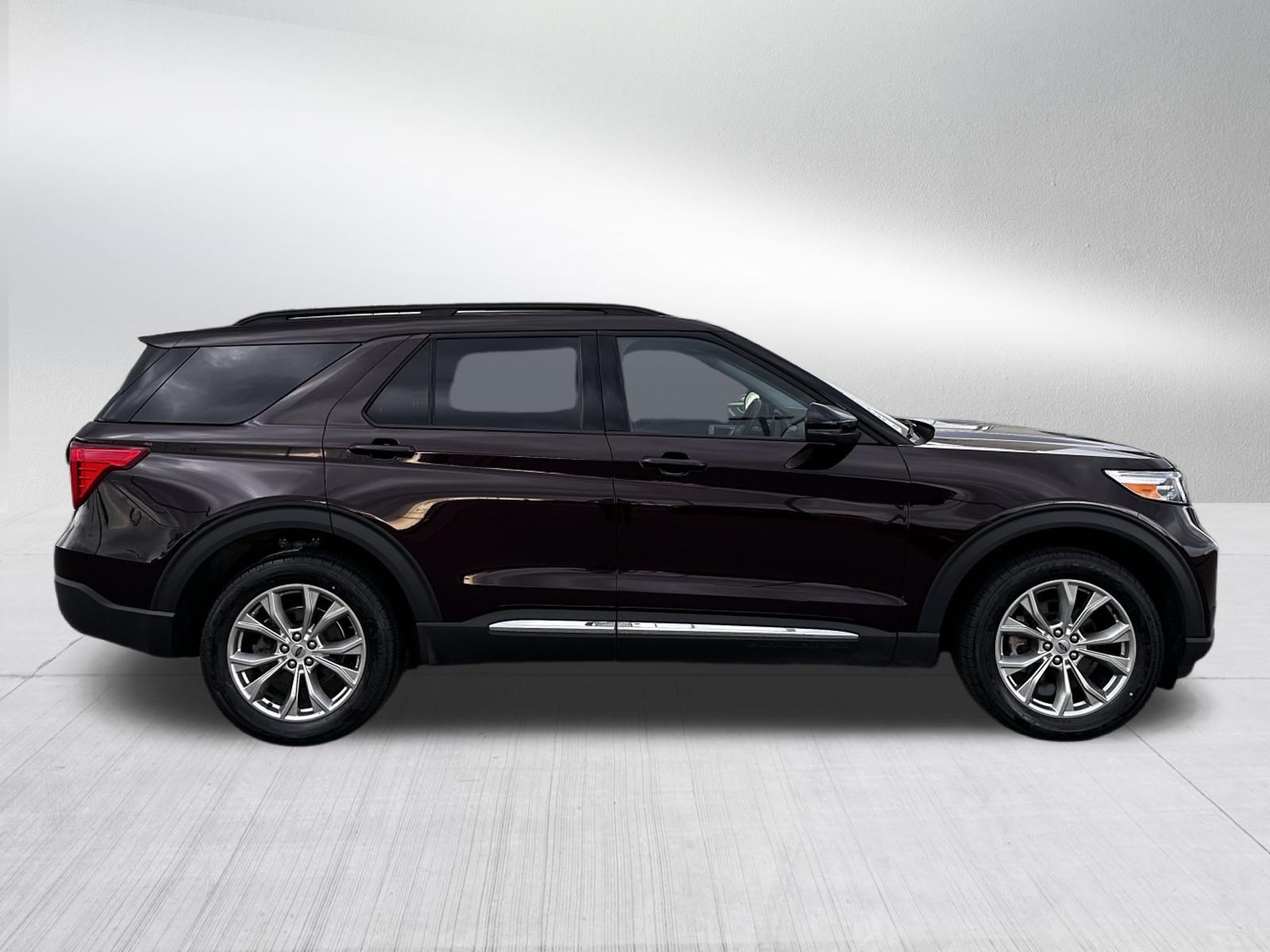 Certified 2023 Ford Explorer XLT w/ Equipment Group 202A AWD/4WD image 8