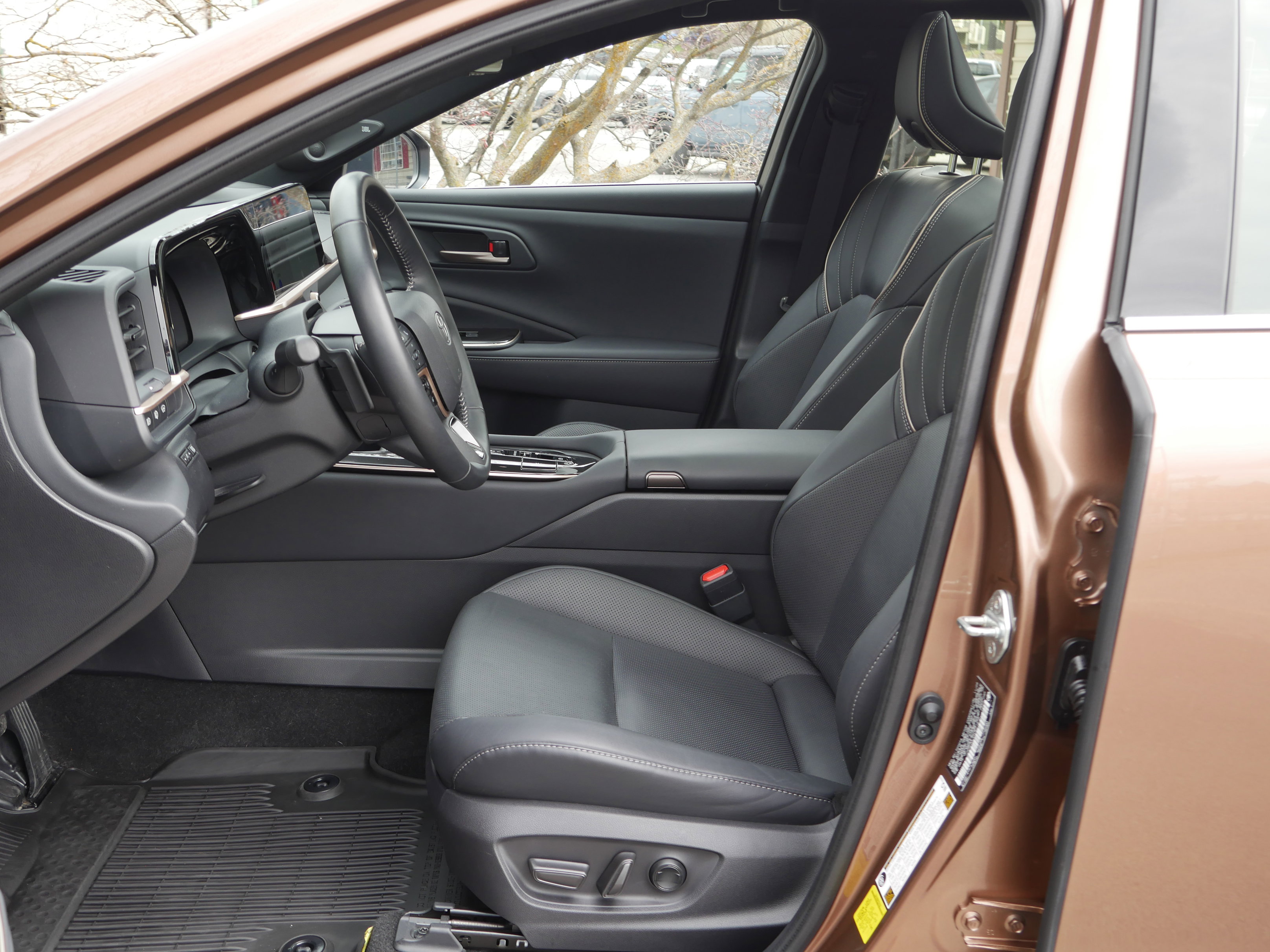 Used 2025 Toyota Crown Signia w/ Advanced Technology Package image 3