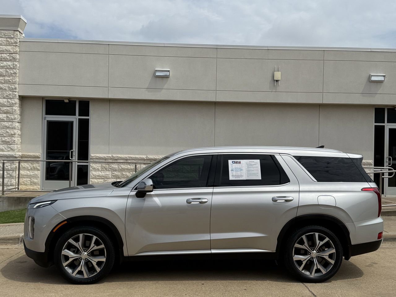 Used 2021 Hyundai Palisade SEL FWD image 3