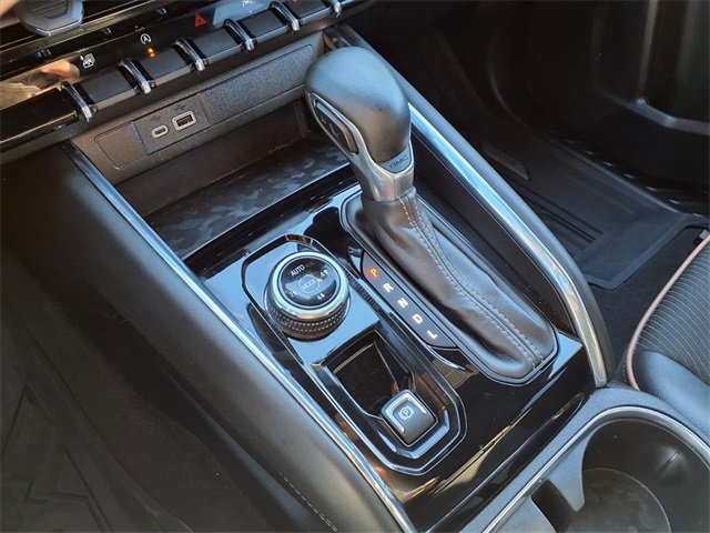 Used 2024 GMC Canyon AT4 w/ Technology Package image 9