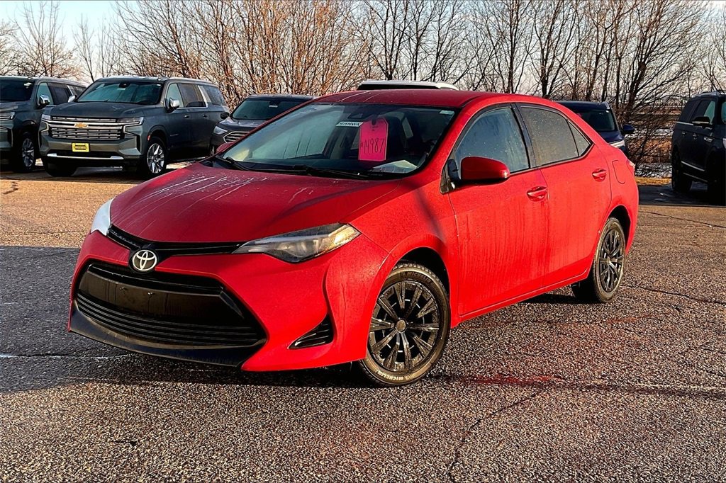 Used 2019 Toyota Corolla LE image 2