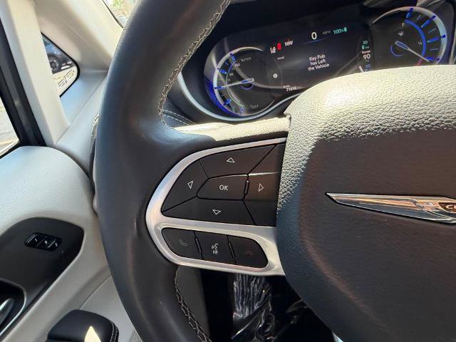 Used 2023 Chrysler Pacifica Touring-L FWD image 15