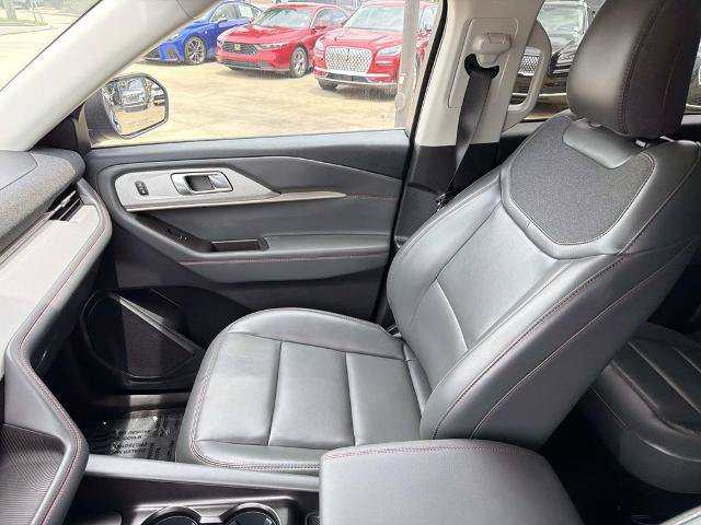 Certified 2025 Ford Explorer Active w/ Active Comfort Package AWD/4WD image 18